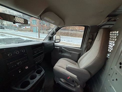 Used 2017 GMC Savana 2500 Van 3D image 14