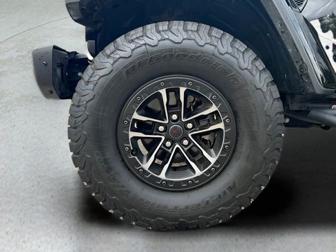 Used 2024 Jeep Wrangler Unlimited Rubicon AWD/4WD image 36