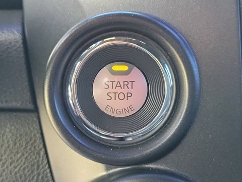 Used 2021 Nissan Titan PRO-4X w/ Pro-4x Convenience Package AWD/4WD image 39