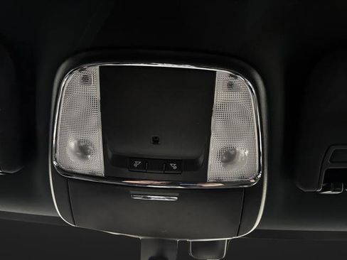 Used 2021 Jeep Grand Cherokee Laredo image 22