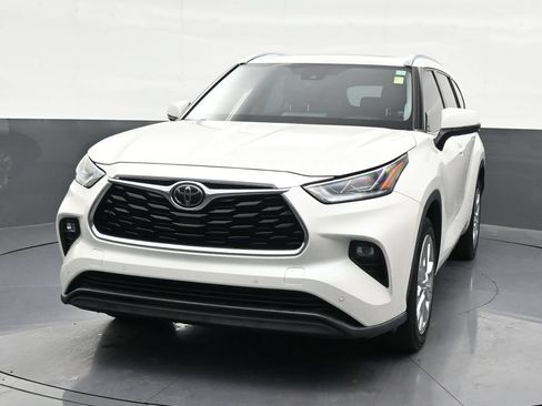Used 2021 Toyota Highlander Limited FWD image 9