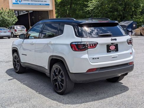 Used 2022 Jeep Compass Latitude w/ Sun and Sound Group AWD/4WD image 7
