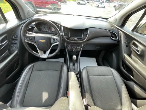 Certified 2022 Chevrolet Trax LT w/ LT Convenience Package image 20