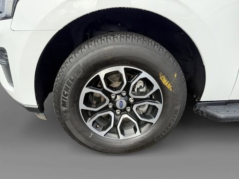 Used 2024 Ford Expedition XLT image 9