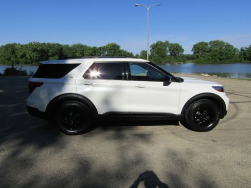 Used 2023 Ford Explorer Timberline w/ Timberline Technology Package AWD/4WD image 5