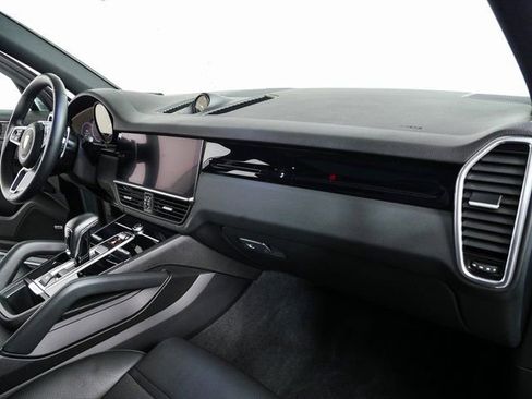 Certified 2023 Porsche Cayenne w/ Premium Package AWD/4WD image 26