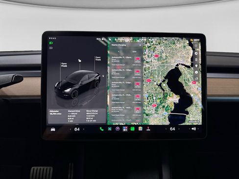 Used 2024 Tesla Model Y Performance AWD/4WD image 13