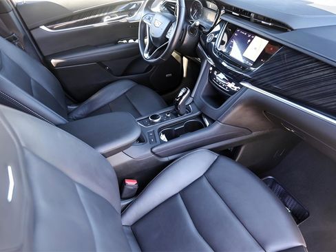 Used 2025 Cadillac XT6 Premium Luxury image 32