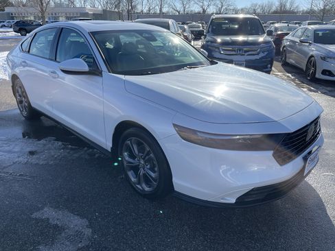 Certified 2023 Honda Accord EX image 3