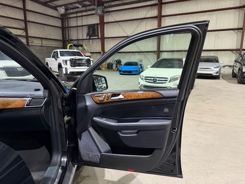 Used 2018 Mercedes-Benz GLS 450 4MATIC w/ Premium Package image 23