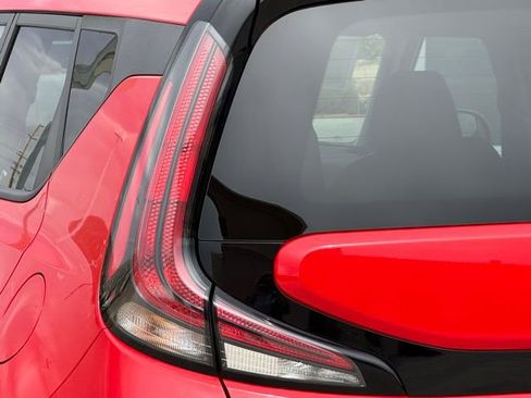 Used 2024 Kia Soul LX w/ Option Group 015 FWD image 11