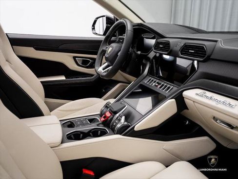 Used 2024 Lamborghini Urus S AWD/4WD image 23