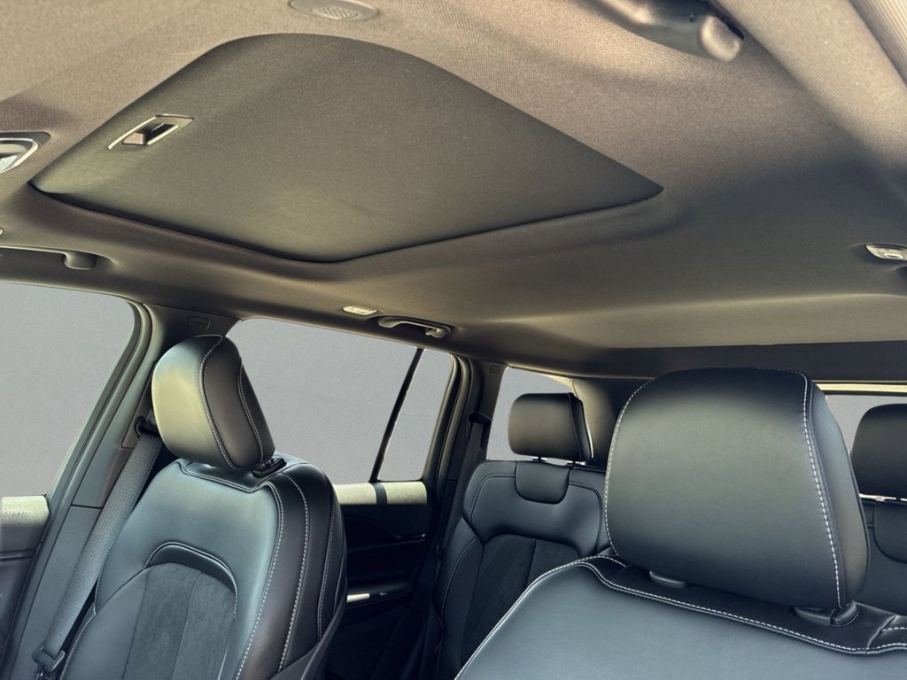 New 2025 Jeep Grand Cherokee Altitude RWD image 19