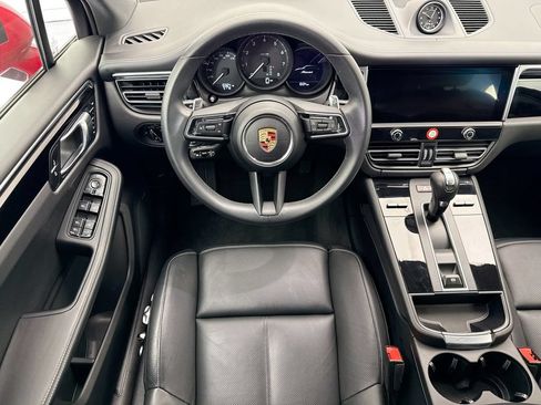 Certified 2025 Porsche Macan AWD/4WD image 12