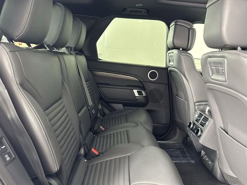 Certified 2025 Land Rover Discovery Metropolitan Edition image 32