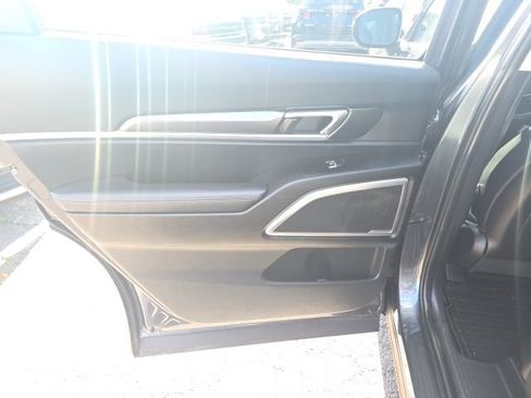 Used 2024 Kia Telluride LX AWD/4WD image 27