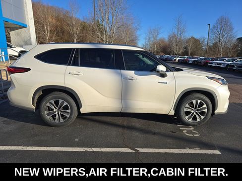 Used 2020 Toyota Highlander XLE image 2