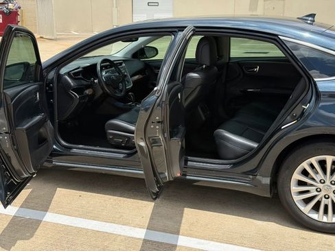 Used 2015 Toyota Avalon Limited w/ Technology Package FWD image 9