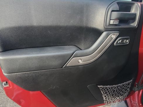 Used 2012 Jeep Wrangler Unlimited Sport image 12