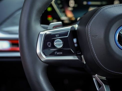 Used 2023 BMW i7 xDrive60 image 28