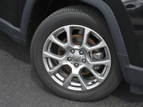 Used 2022 Jeep Compass Latitude image 3