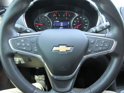 Used 2019 Chevrolet Equinox LT w/ Driver Convenience Package FWD image 23