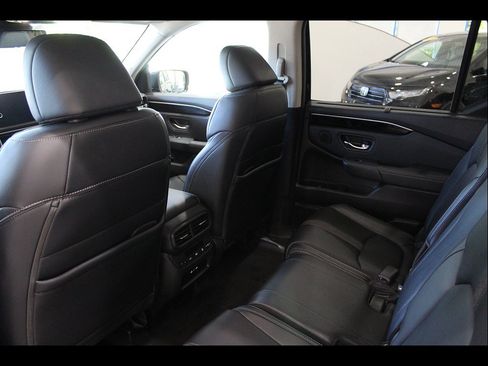 Certified 2025 Honda Pilot EX-L image 16