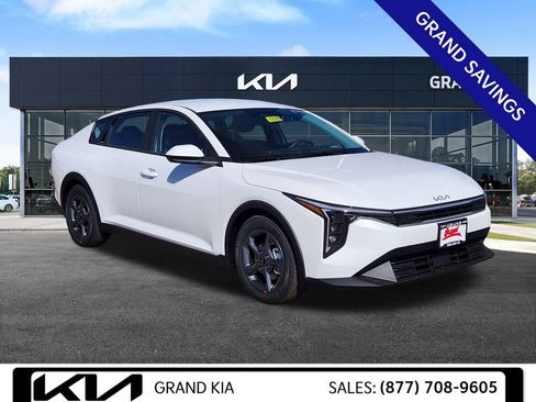 New 2026 Kia K4 FWD image 2