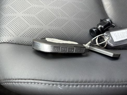 Used 2026 Kia Carnival FWD image 20