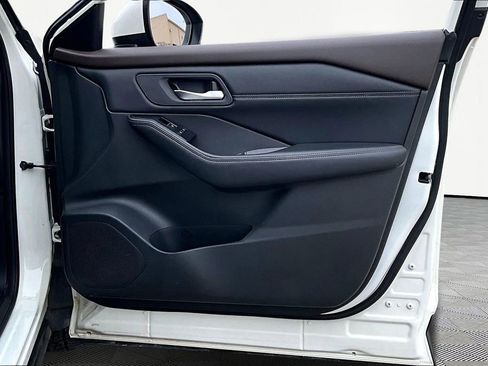 Used 2023 Nissan Rogue SL w/ SL Premium Package image 24