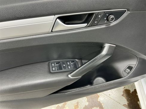 Used 2016 Volkswagen Passat 1.8T S image 20