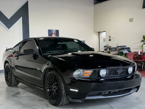 Used 2010 Ford Mustang GT RWD image 2