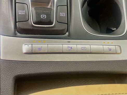 Used 2023 Kia Carnival LX FWD image 20