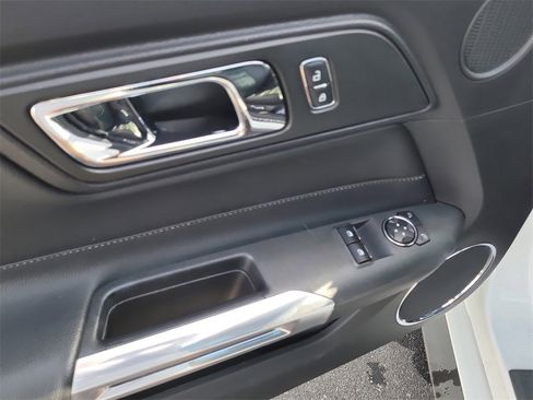 Used 2017 Ford Mustang Premium image 8