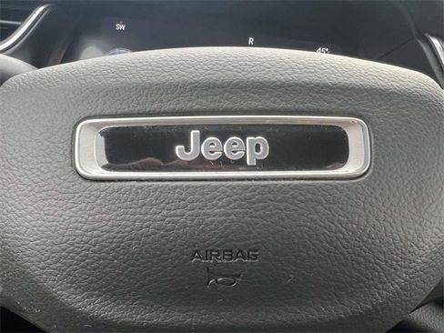 Certified 2023 Jeep Grand Cherokee Limited image 40