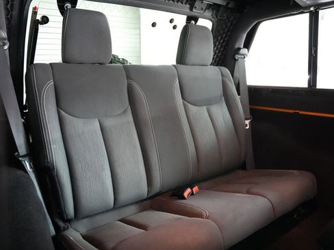 Used 2014 Jeep Wrangler Rubicon w/ Power Convenience Group image 32