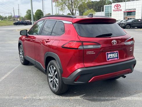 Used 2025 Toyota Corolla Cross XLE image 7