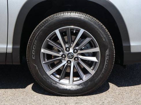 Used 2019 Toyota Highlander XLE image 45