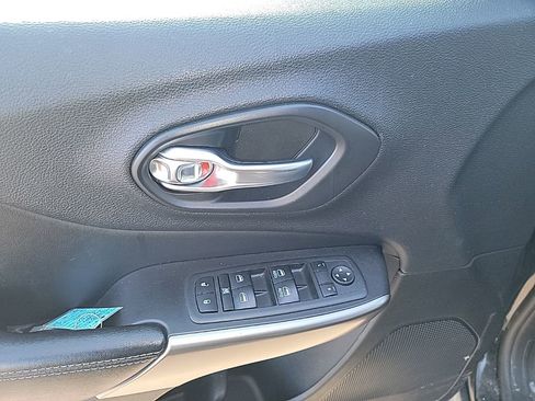 Used 2020 Jeep Cherokee Latitude Plus w/ Cold Weather Group image 26