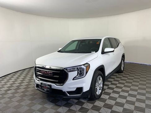 Used 2024 GMC Terrain SLE FWD image 4