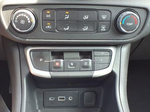 Used 2024 GMC Terrain SLE FWD image 18