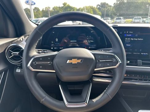 Used 2025 Chevrolet Equinox LT AWD/4WD image 17