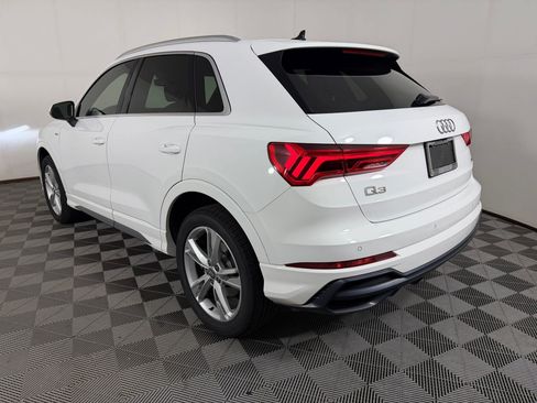 Used 2020 Audi Q3 2.0T Premium w/ Convenience Package AWD/4WD image 3