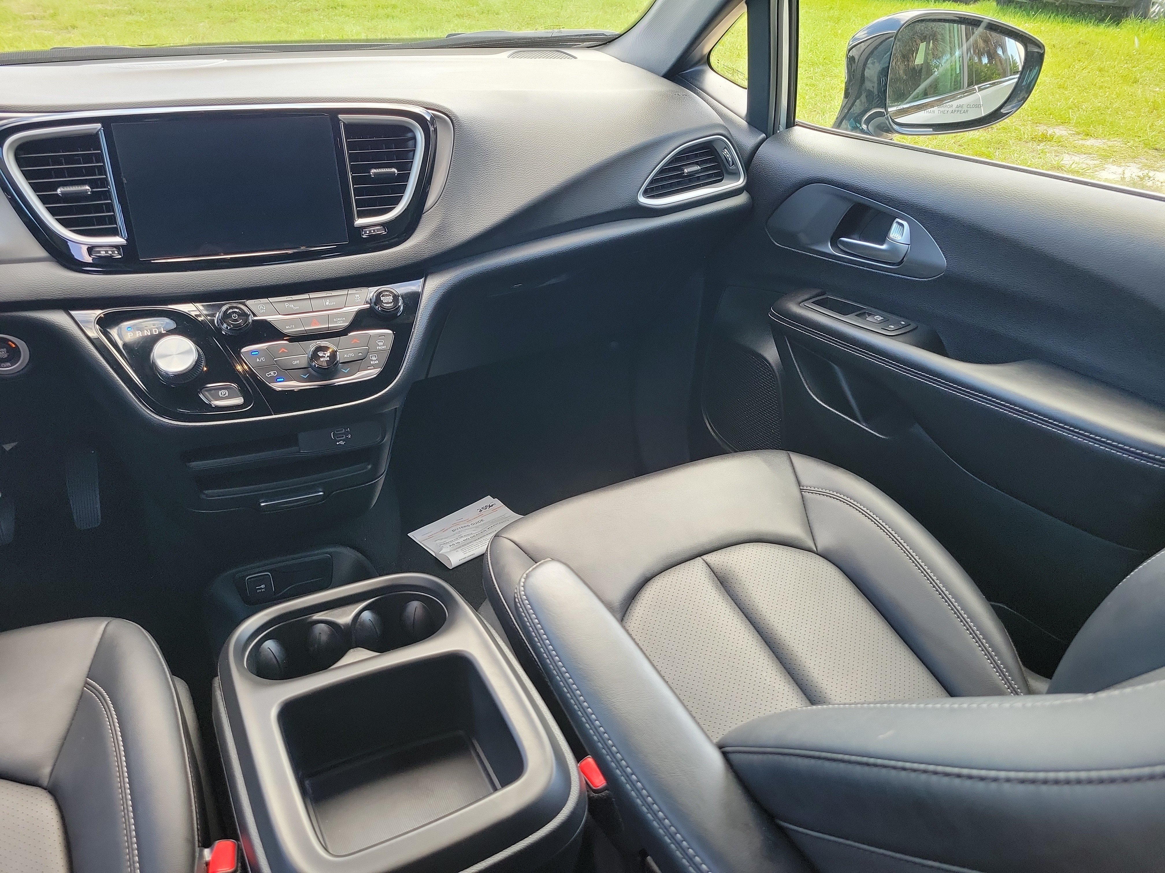 Used 2026 Chrysler Pacifica Select FWD image 14