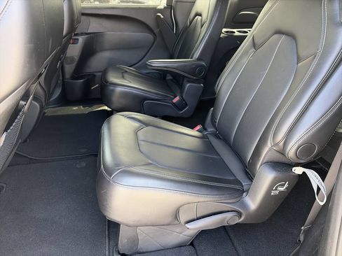 Used 2025 Chrysler Pacifica Select FWD image 20