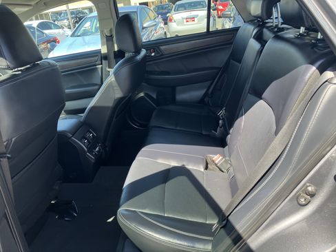 Used 2018 Subaru Outback 3.6R Limited image 12