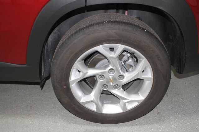 Used 2025 Chevrolet Trax LS w/ LS Convenience Package FWD image 4