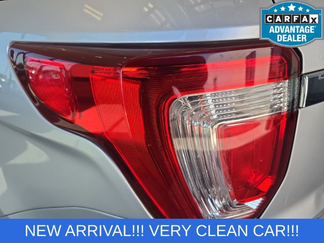 Used 2017 Ford Explorer XLT w/ Equipment Group 202A FWD image 24