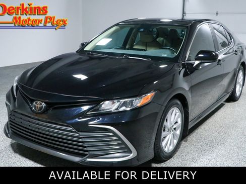 Used 2023 Toyota Camry LE FWD image 1