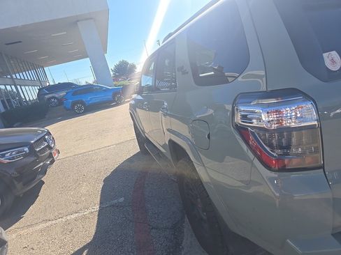 Used 2022 Toyota 4Runner TRD Off-Road Premium image 5